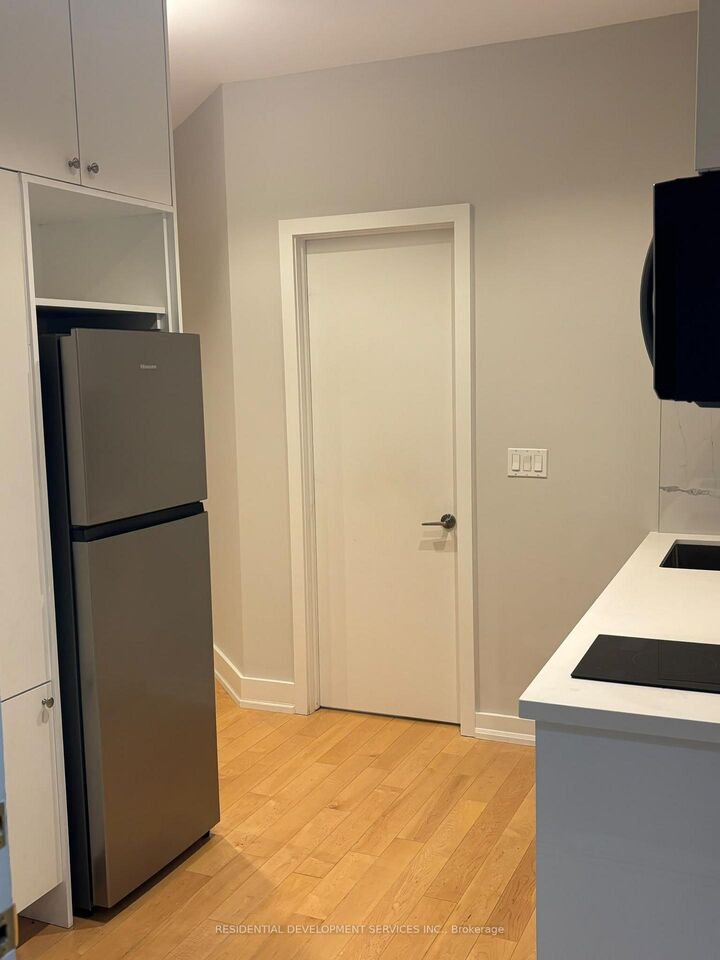 Property Photo:  270 Havelock Street Rear Main Floor  ON M6H 3B9 