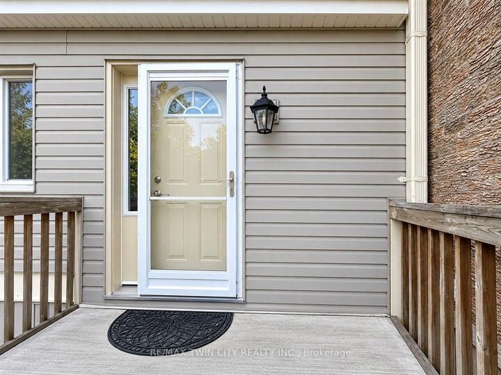 Property Photo:  30 Green Valley Drive 100  ON N2P 1G8 