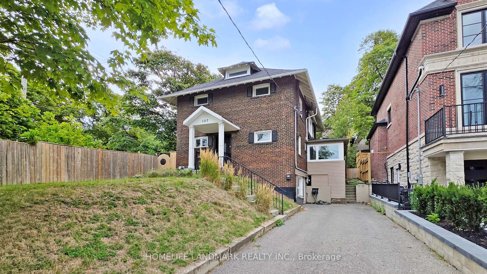 Property Photo:  107 Lawrence Crescent  ON M4N 1N5 