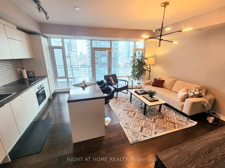 Property Photo:  21 Widmer Street 1906  ON M5V 0B8 