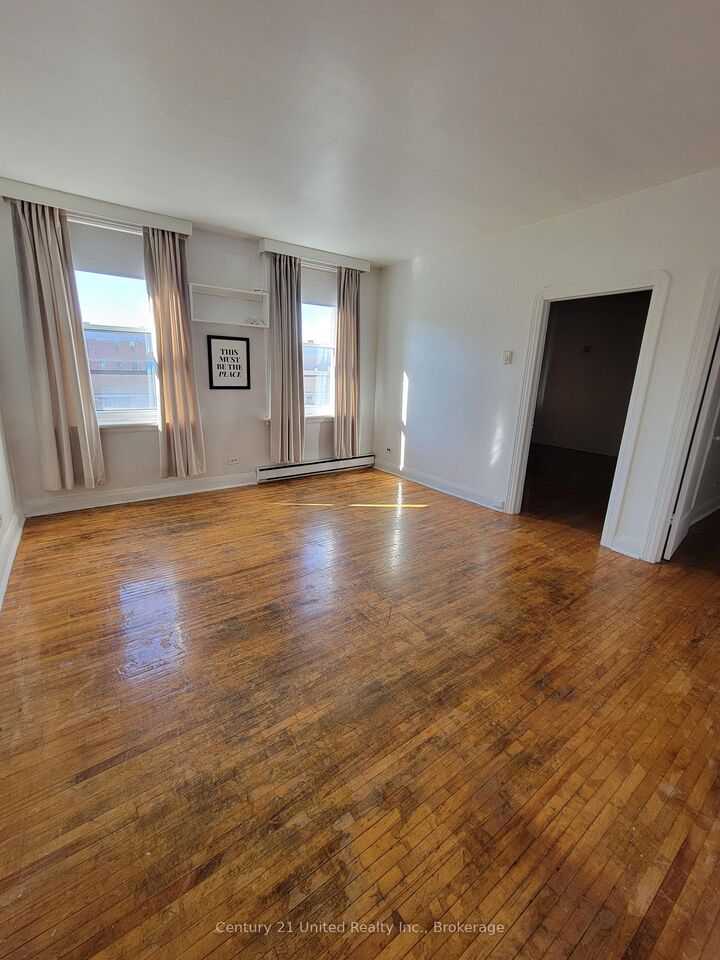 Property Photo:  384 1/2 George Street N 4  ON K9H 3R3 
