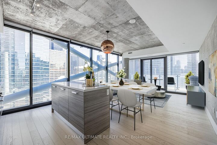 Property Photo:  224 King Street W 1504  ON M5H 0A6 