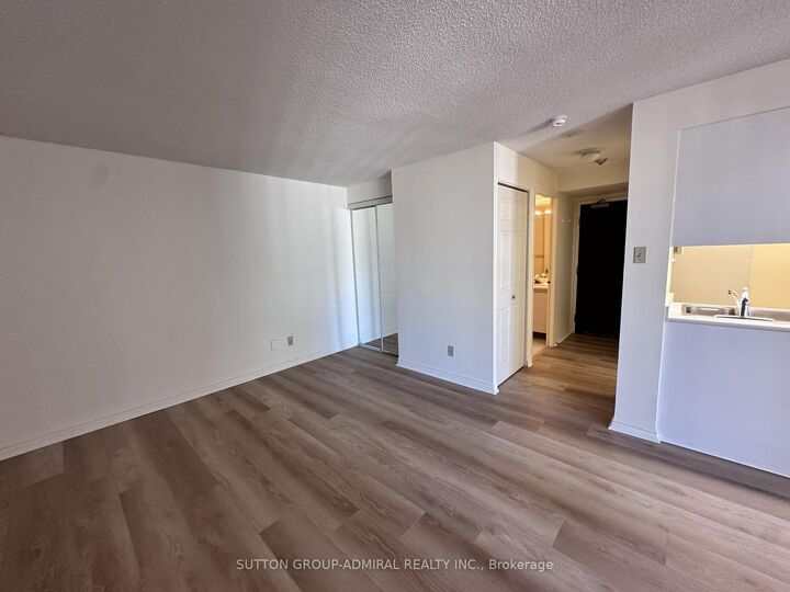 Property Photo:  736 Bay Street 3107  ON M5G 1N6 