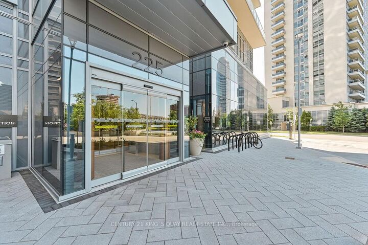 Property Photo: 225 Village Green Square 3008 ON M1S 0K6