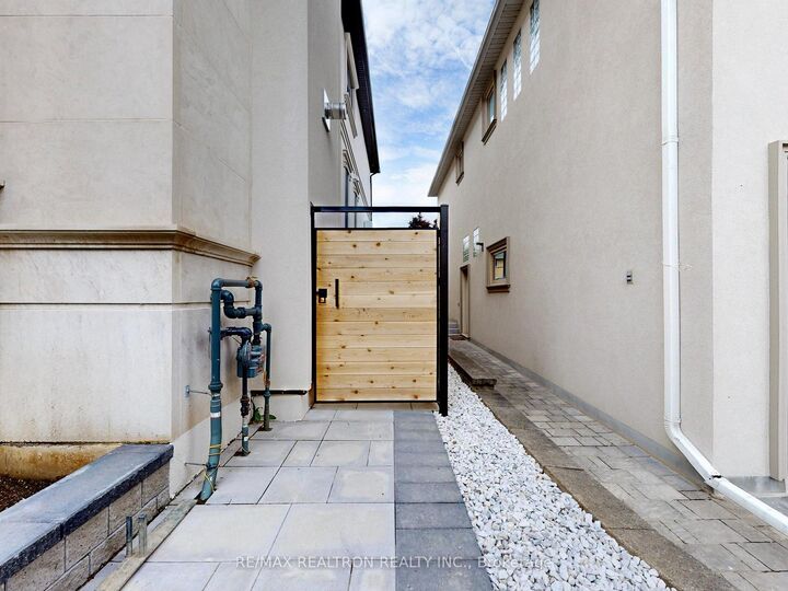 Property Photo:  34 Morewood Crescent  ON M2K 1L7 