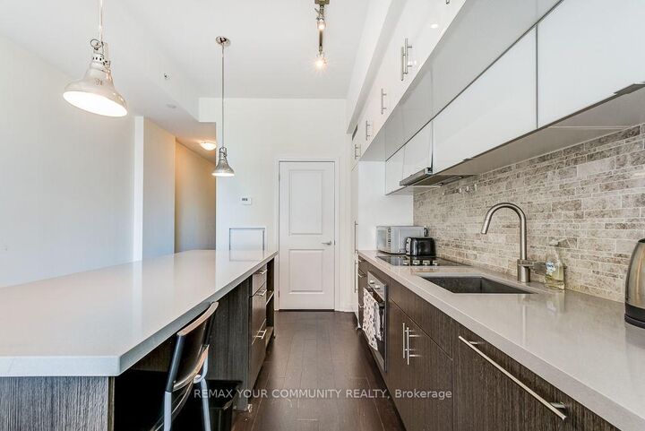 Property Photo:  8 Mercer Street 1809  ON M5V 0C4 