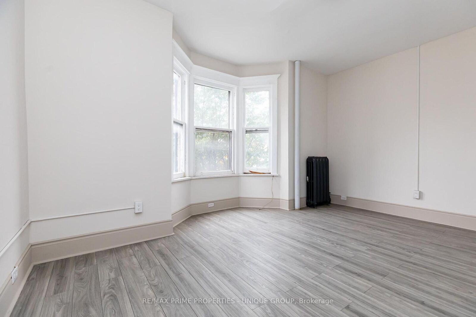 Property Photo:  688 Bloor Street W 2  ON N8X 1A7 