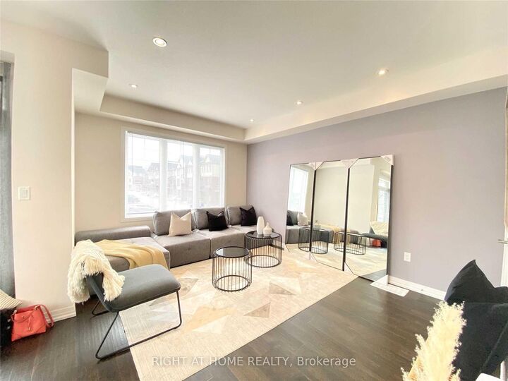 Property Photo:  42 Farley Lane  ON L9G 3K9 