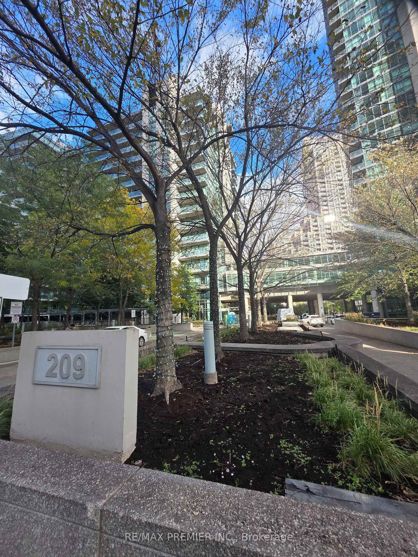 Property Photo:  209 Fort York Boulevard 475  ON M5V 4A1 