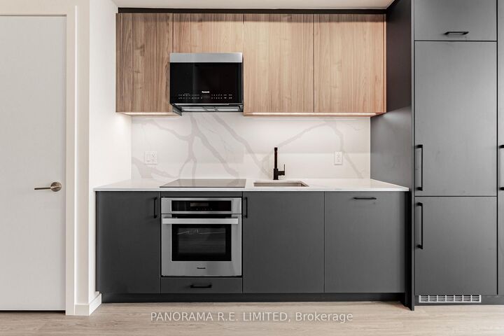 Property Photo:  689 The Queensway N/A Ph817  ON M8Y 0C8 