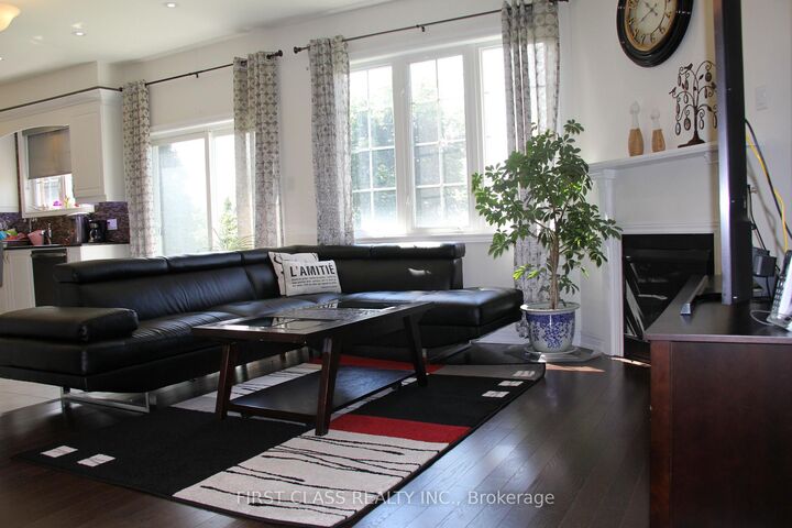 Property Photo:  69 Promenade Drive  ON L1R 0L5 