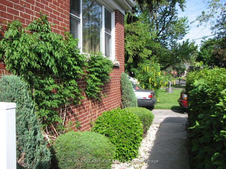 Property Photo:  115 King Street E  ON L8G 1L2 
