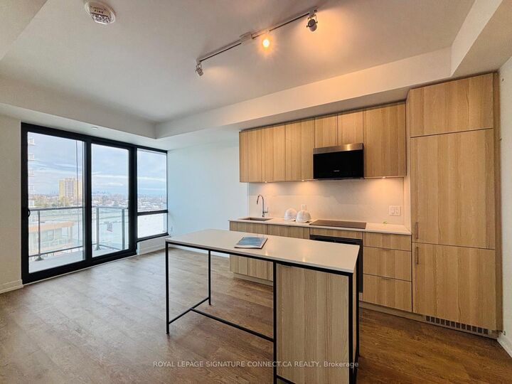 Property Photo:  251 Masonry Way 513  ON L5H 0B3 