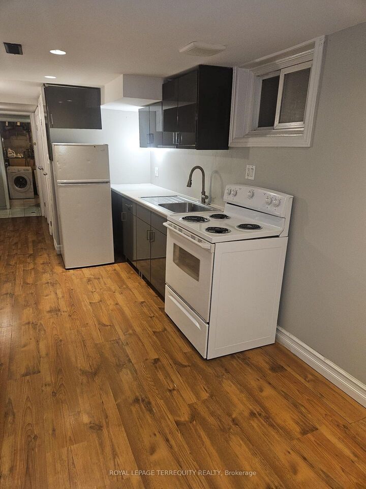 Property Photo:  2 Golden Avenue Basement  ON M6R 2J4 