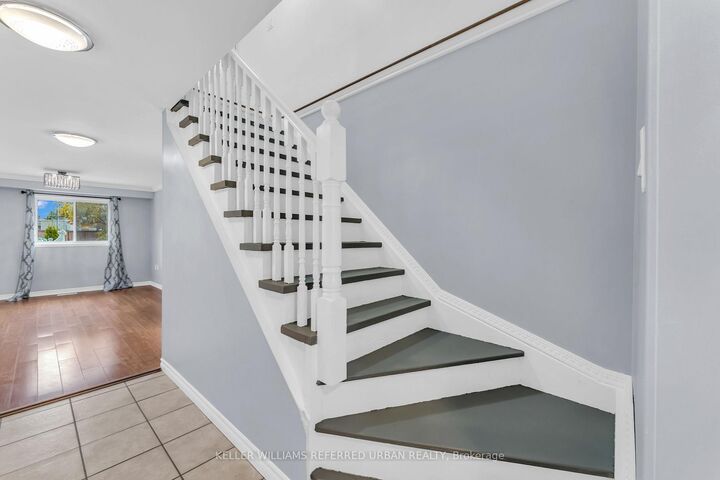 Property Photo:  94 Laidlaw Drive  ON L4N 7S2 