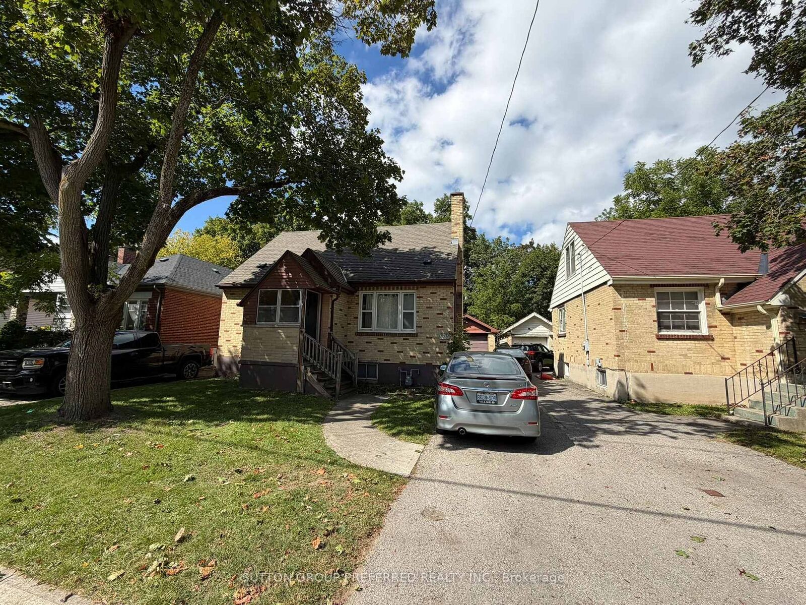 Property Photo:  220 Bernard Avenue  ON N6A 2M8 