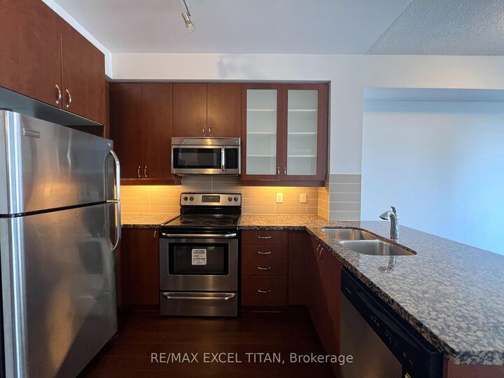 Property Photo:  111 Upper Duke Crescent 607  ON L6G 0C8 