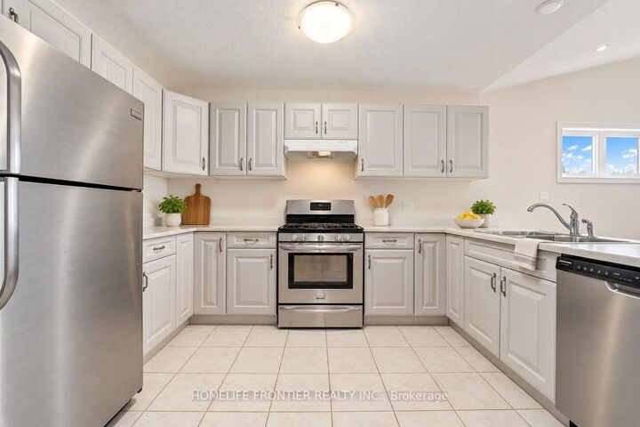 Property Photo:  278 Silverwood Avenue  ON L3C 0B7 