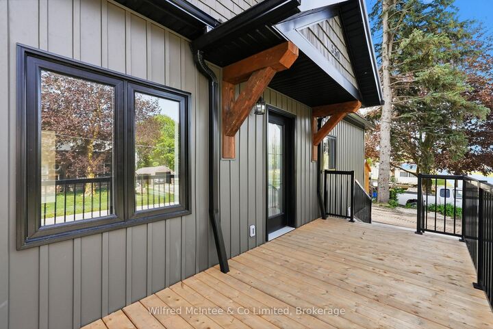 Property Photo:  550 Wellington Street  ON N4W 3G9 