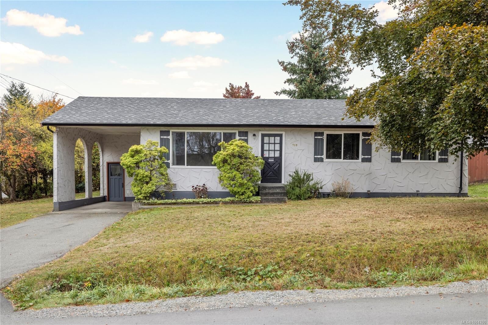 Property Photo:  555 Weber St  BC V9R 5P9 