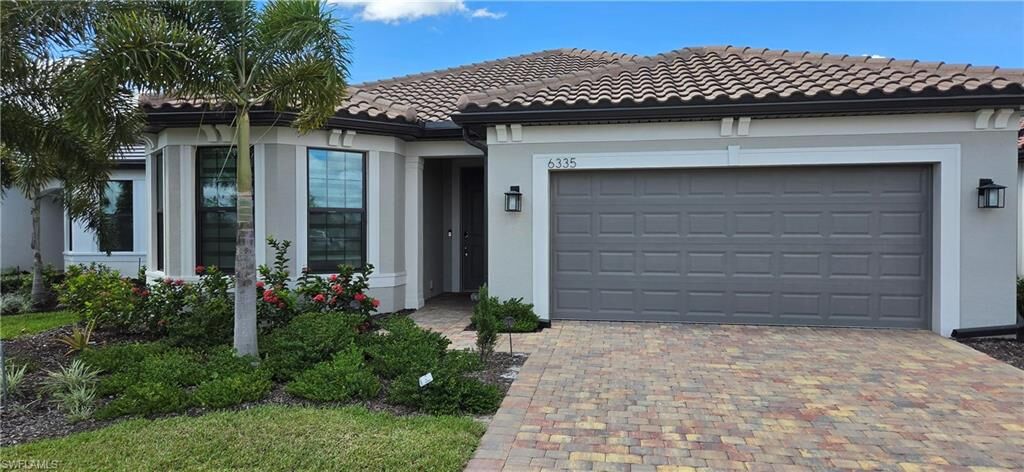 Property Photo:  6335 Van Buren Ct 1  FL 34142 