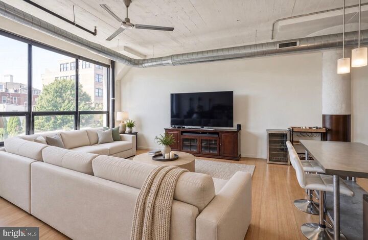 Property Photo:  