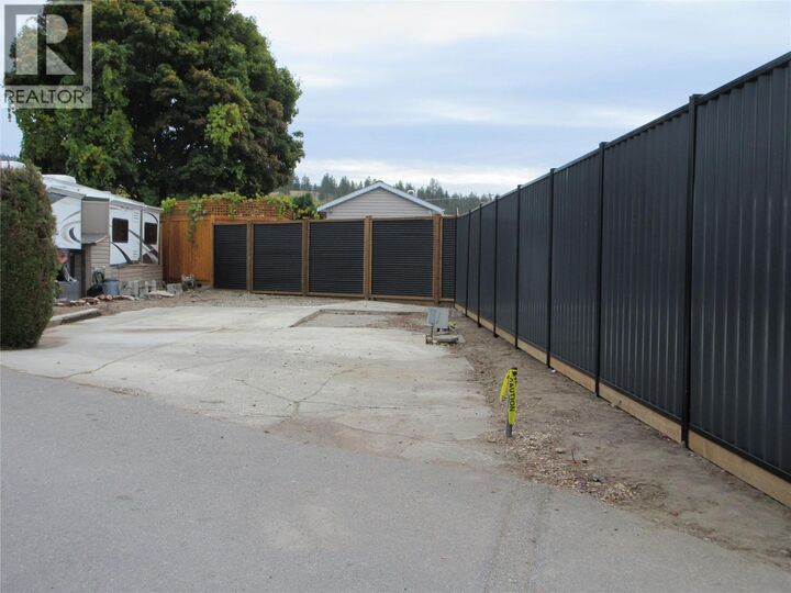 Property Photo:  415 Commonwealth Road 46  BC V4V 1P4 