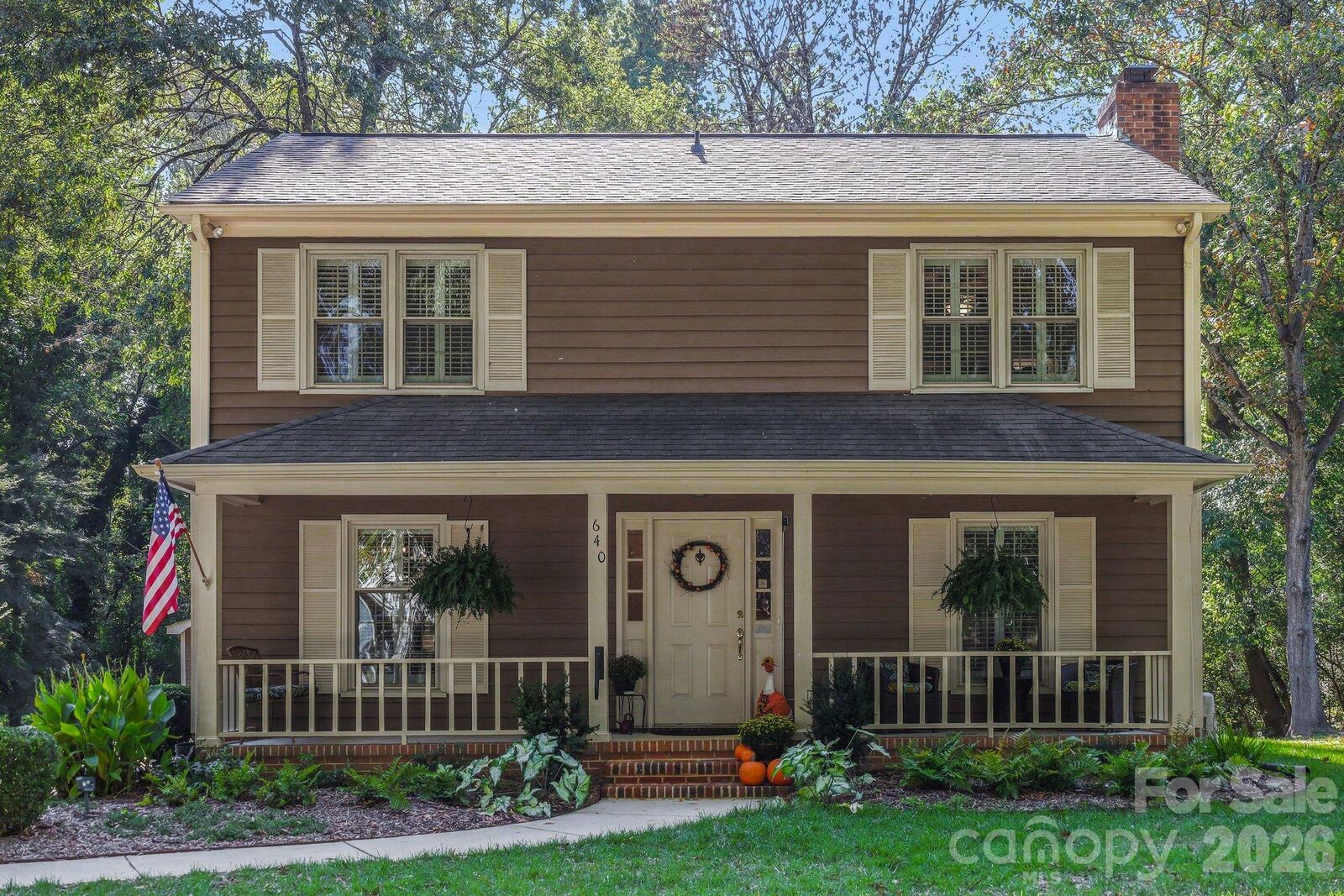 Property Photo:  640 Heather Lane  NC 28209 