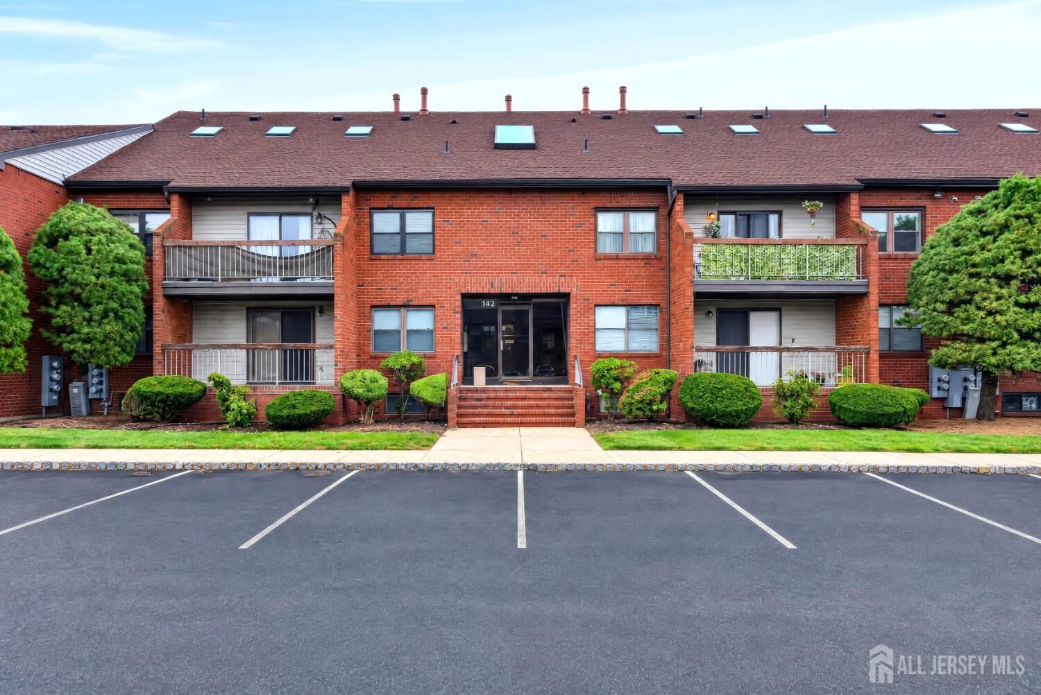 Property Photo:  142 Beverly Hill Terrace H  NJ 07095 