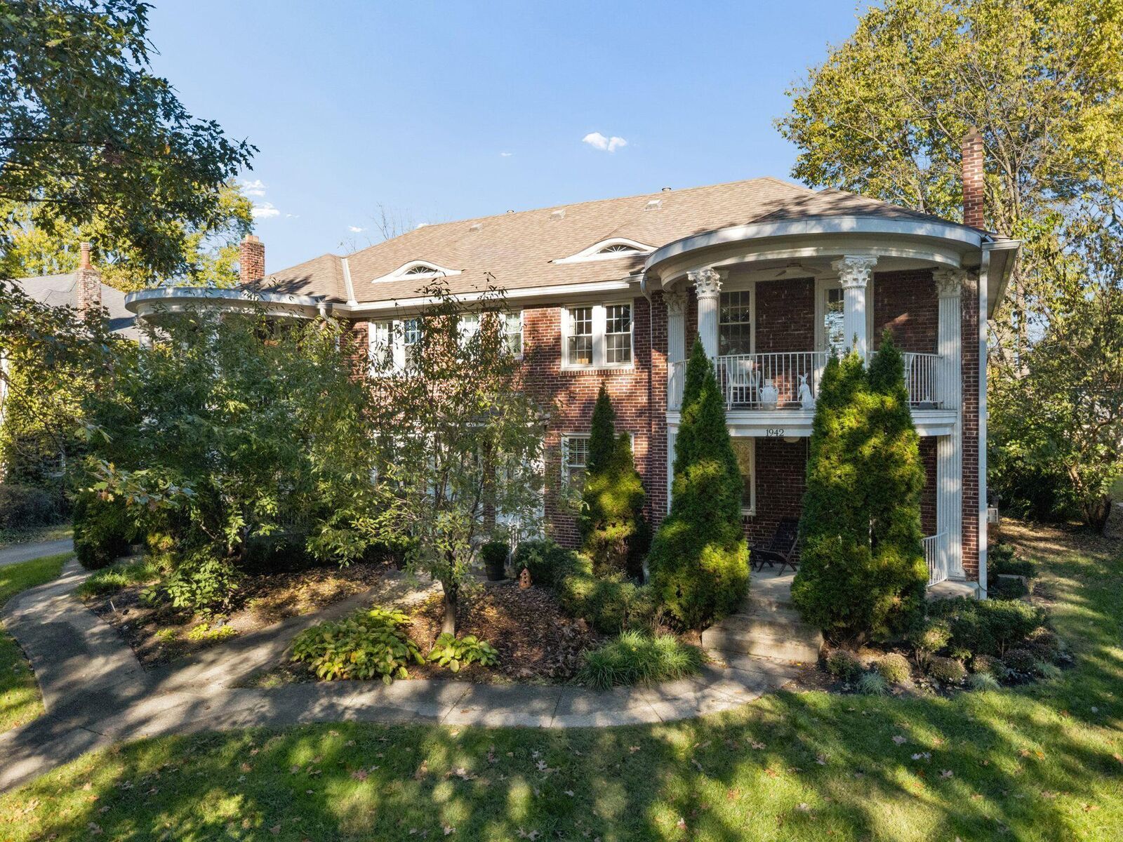 Property Photo:  1942 Guilford Road  OH 43221 