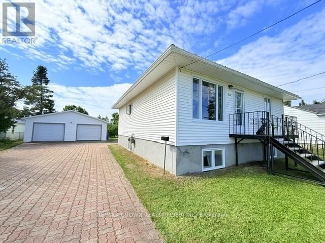 Property Photo: 63 De L'Etang Boulevard ON P5N 2M8