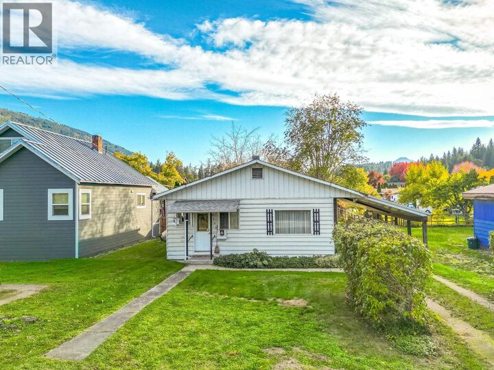 Property Photo: 4760 Canoe Beach Drive Drive Northeast BC V0E 1K0