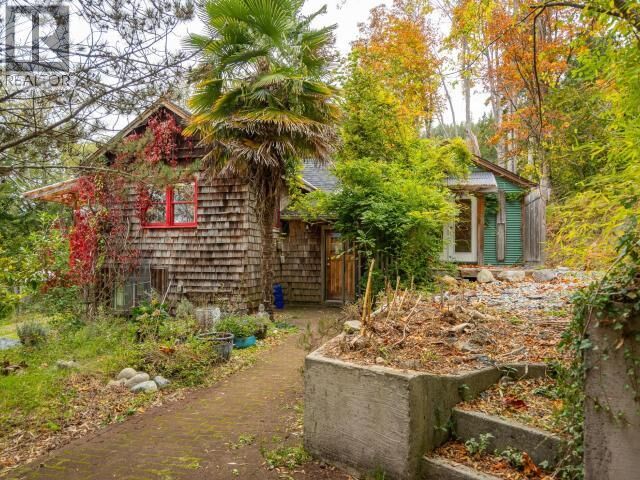 Property Photo:  7160 Cranberry Street  BC V8A 3Z8 