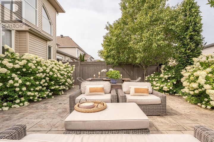 Property Photo: 414 Landswood Way ON K2S 0A3