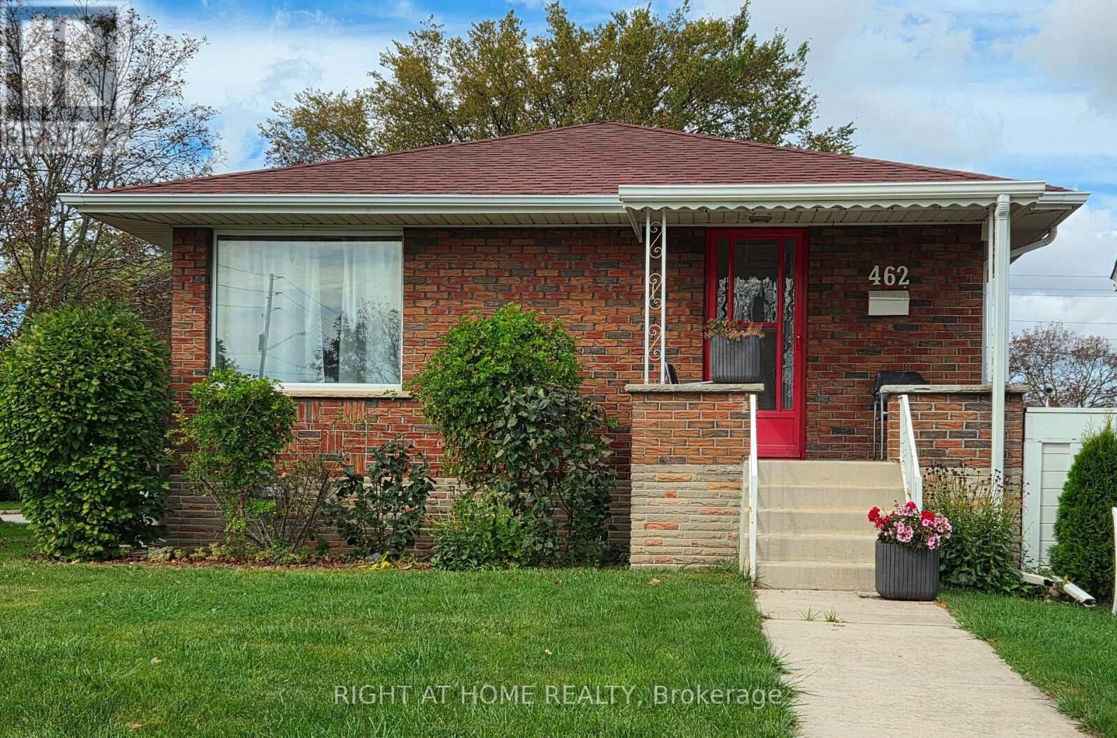Property Photo: 462 Madison Avenue ON L1J 2P6