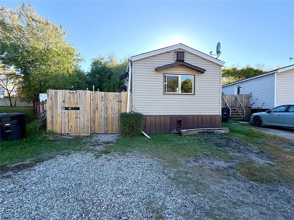 Property Photo:  14 Crang's Trailer Court  MB R0K 2A0 