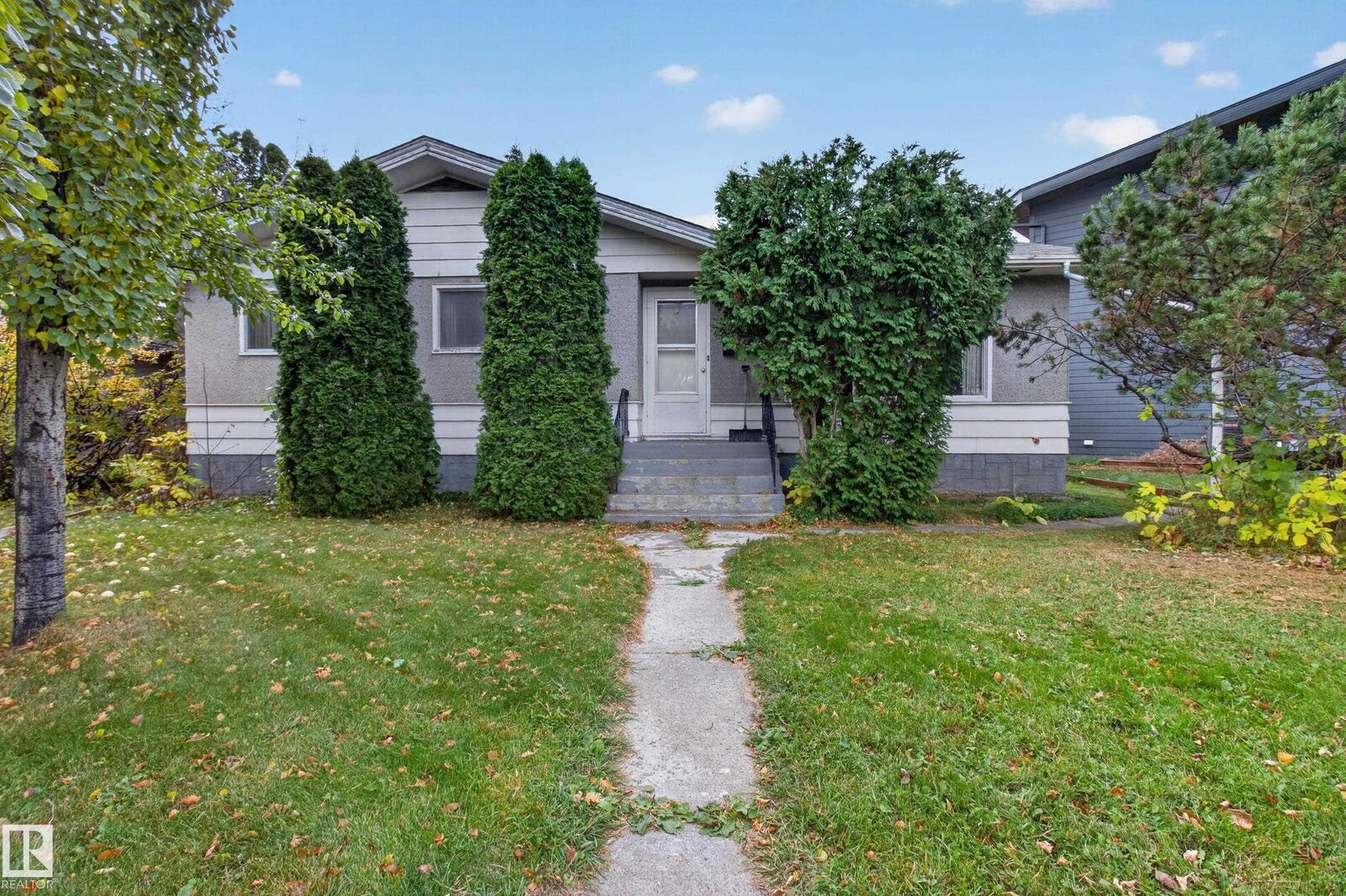 Property Photo:  6321 104 Avenue NW  AB T6A 0X9 