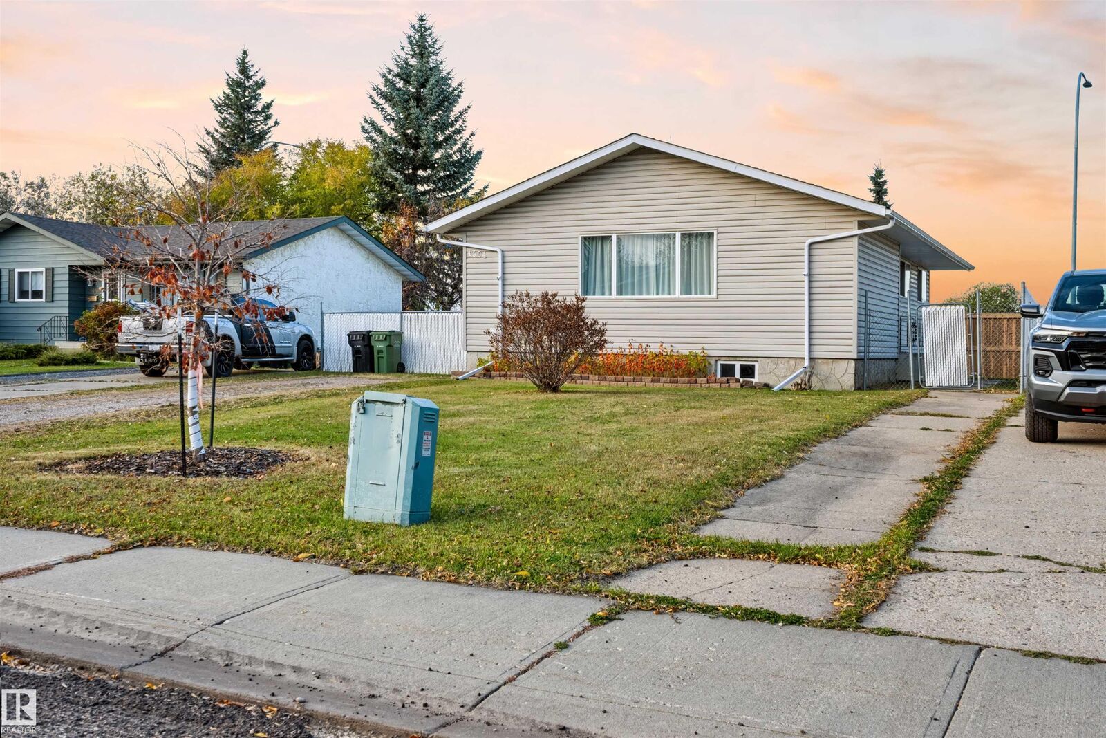 Property Photo:  4504 43B Avenue  AB T9E 4R1 