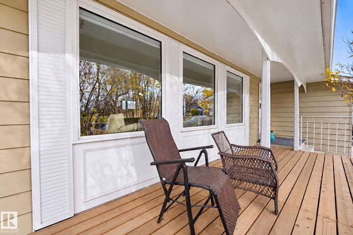 Property Photo:  9 Akins Drive  AB T8N 2H6 