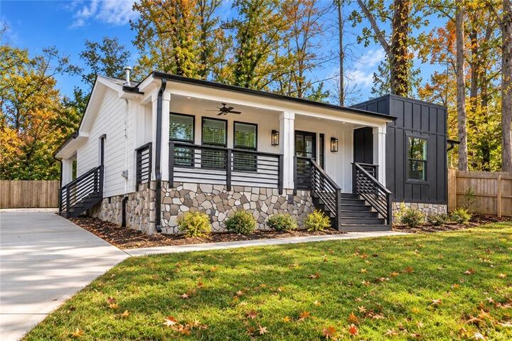 Property Photo: 2193 Park Terrace GA 30337