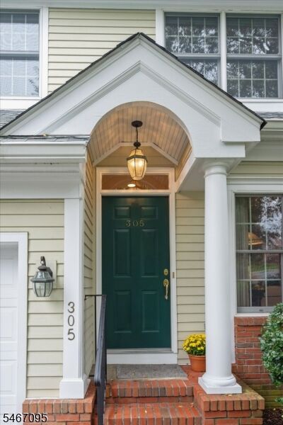 Property Photo: 305 Huntington Ct NJ 07481