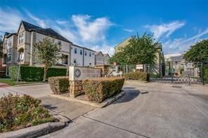 Property Photo:  1331 Studer Street  TX 77007 