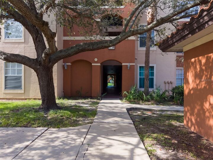 Property Photo: 5530 Metrowest Boulevard 203 FL 32811