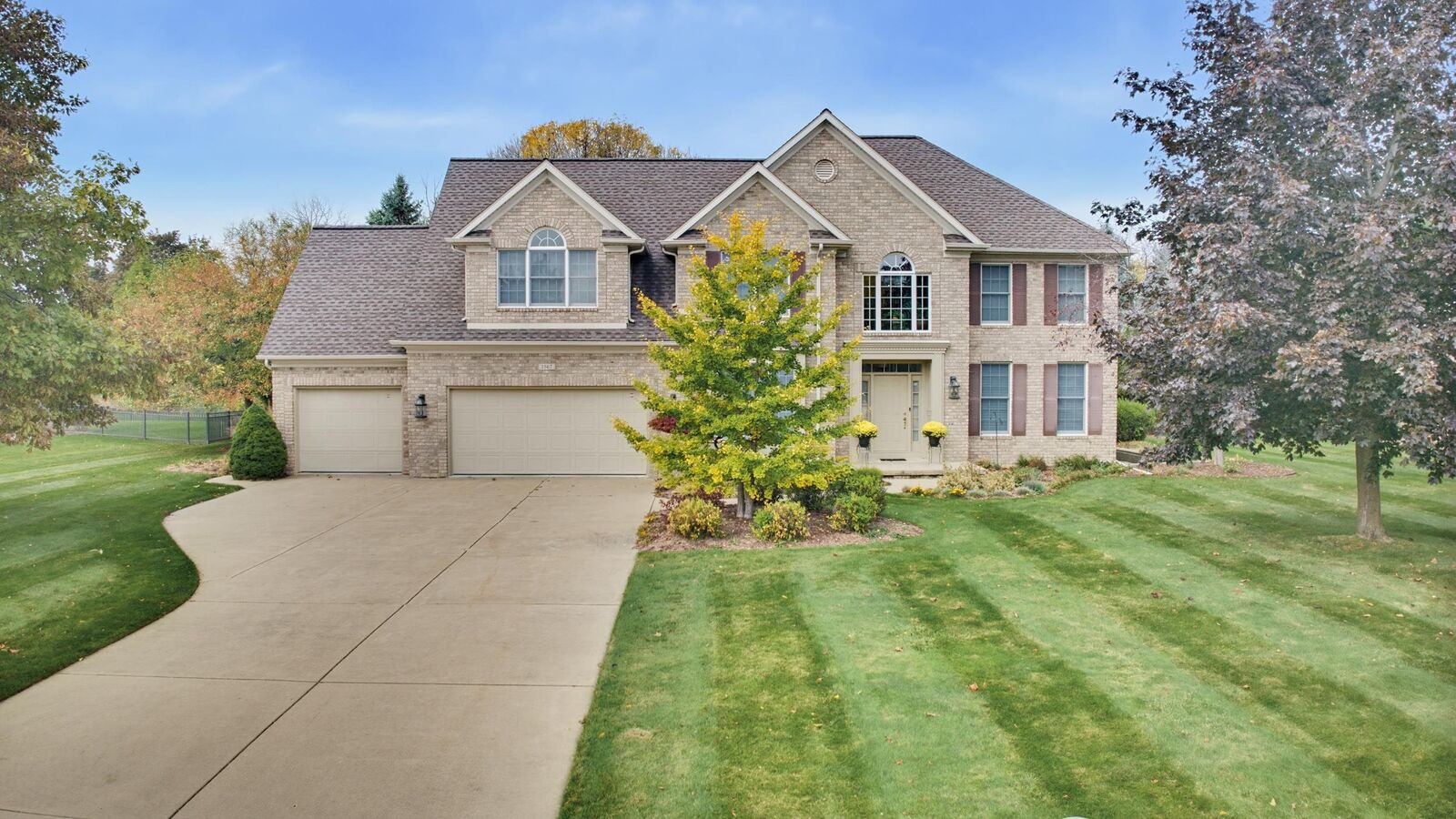 Property Photo:  1567 Wedgewood Place  MI 48732 