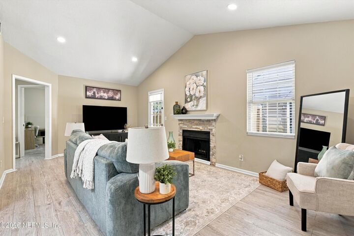 Property Photo: 3721 Jamestown Lane FL 32223