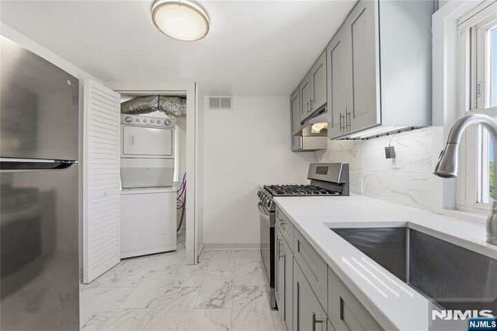 Property Photo:  76 Schuyler Avenue 2  NJ 07031 