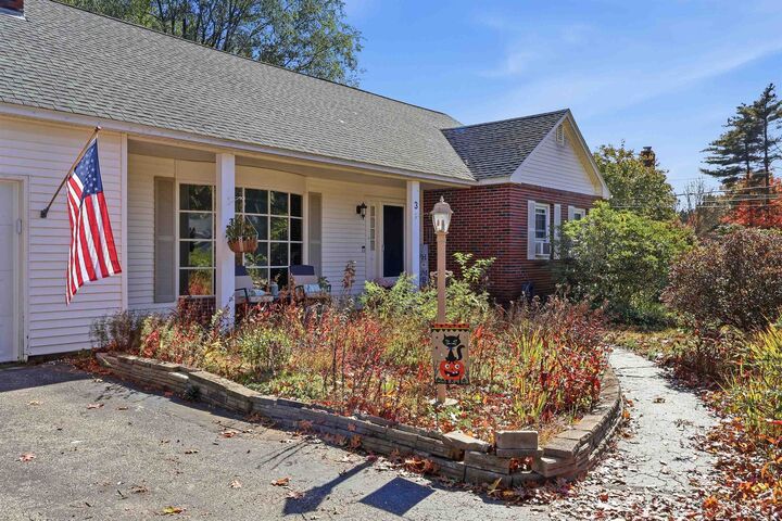 Property Photo:  3 Cardinal Drive  NH 03051 