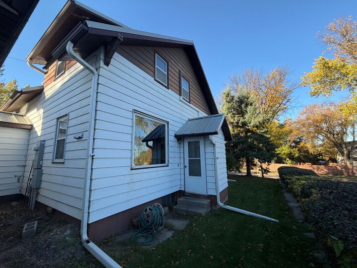 Property Photo: 715 S Sheridan Street MN 56537