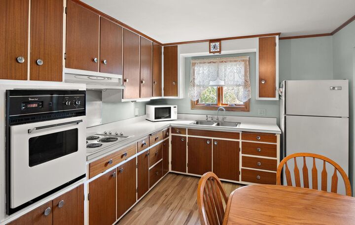 Property Photo: 608 E 2nd Street MN 55387