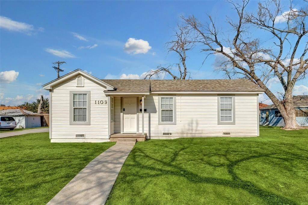 Property Photo: 1109 W Avenue A TX 75040